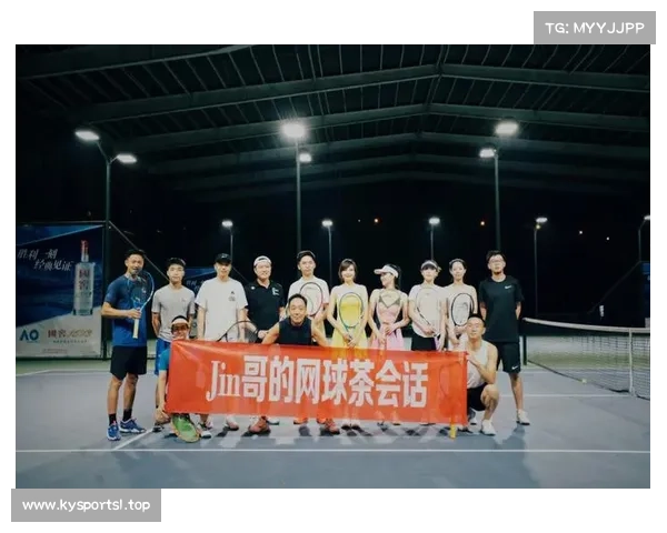 吴尊从网球场归来,心中满是对网球的无限热爱与思考 吴尊从网球场归来,心中满是对网球的无限热爱与思考
